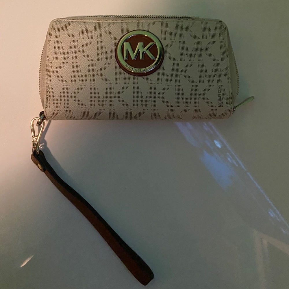 Michael kors white logo print wallet.